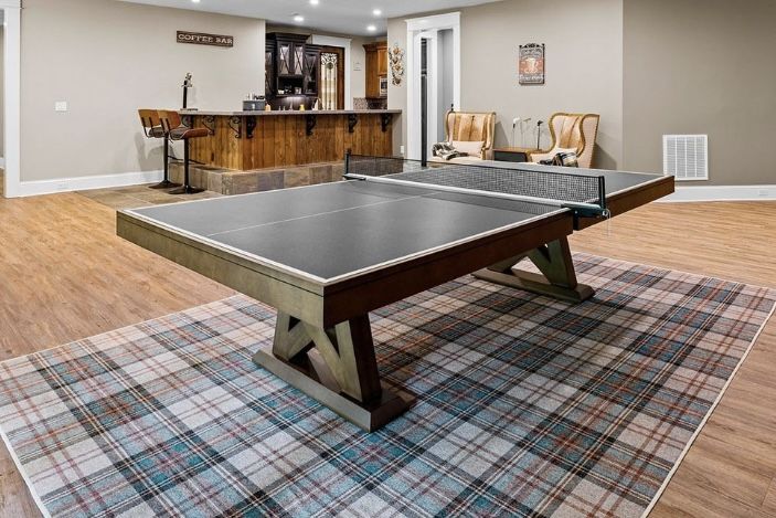 Ping-Pong Table / Table Tennis