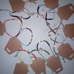 BRACELETS 