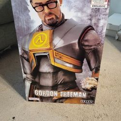 Half-Life 2 Gordon Freeman Statue