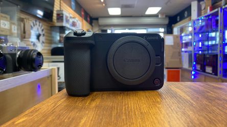 Canon R6 V.  Open box