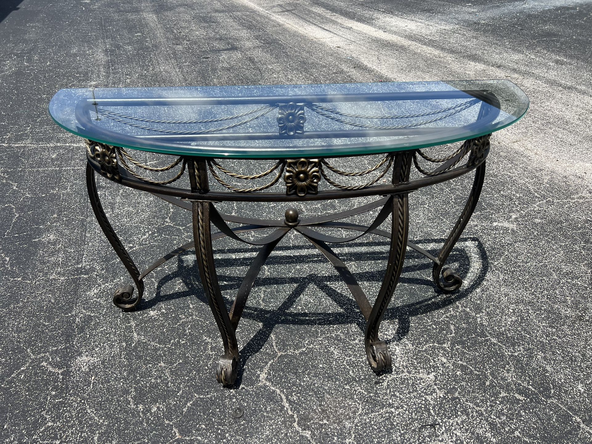 ModernMetal BaseGlass TopSide EntryTable! Good condition! Delivery Available!  18x50x29.5in