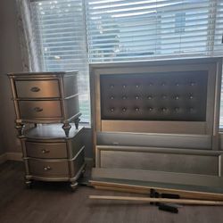 Queen size bedroom set.