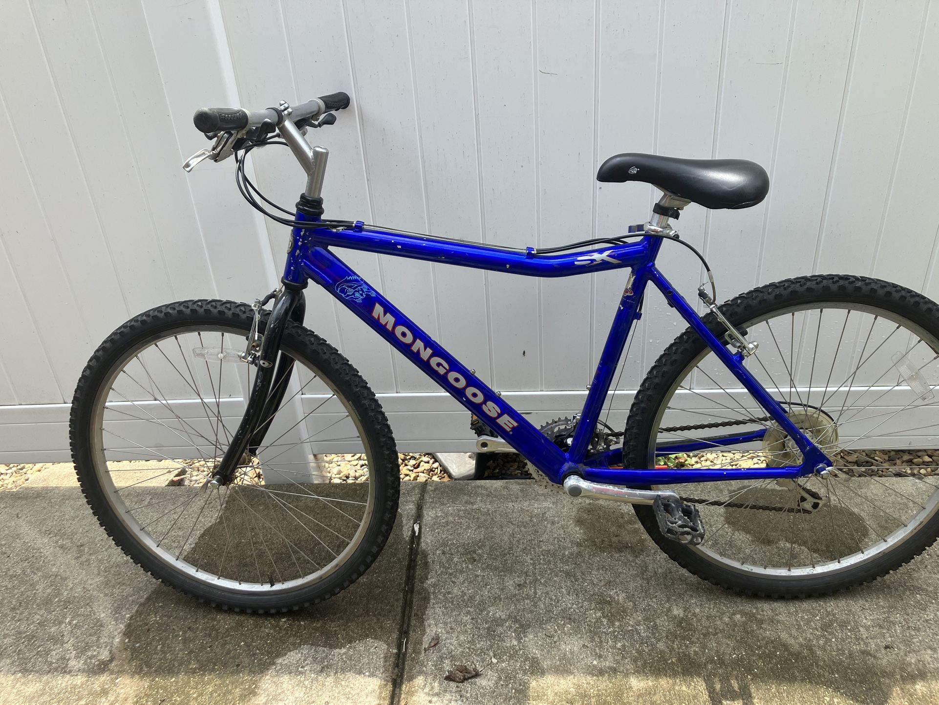 Men’s 26 inch lightweight, aluminum frame mongoose bike