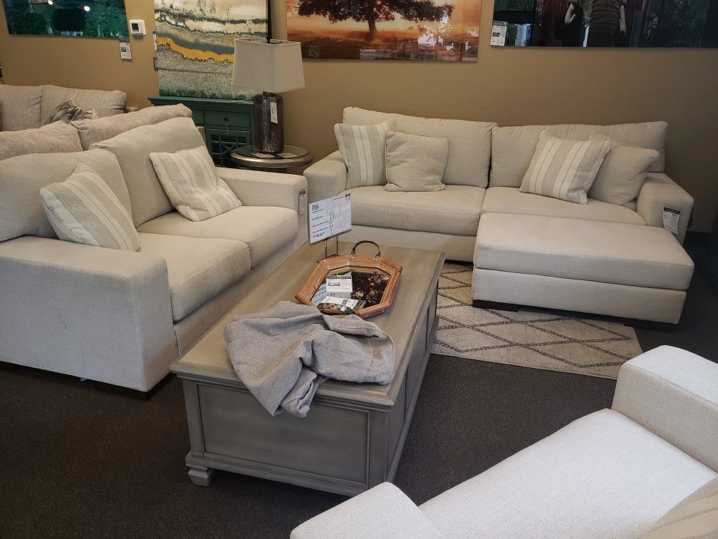 New White Modern Sofa And Loveseat Set