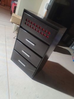 Comoda/ chest of drawer