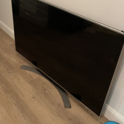 70” 4K Smart LED LG TV
