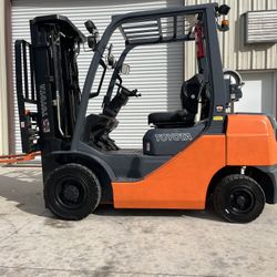 Forklift Toyota 8FGU25,Cap5000 Lb,7009hours