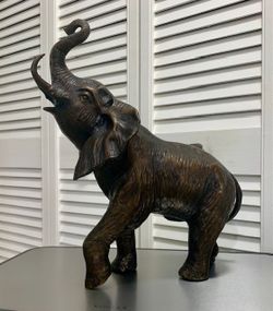 Small bronze elephant