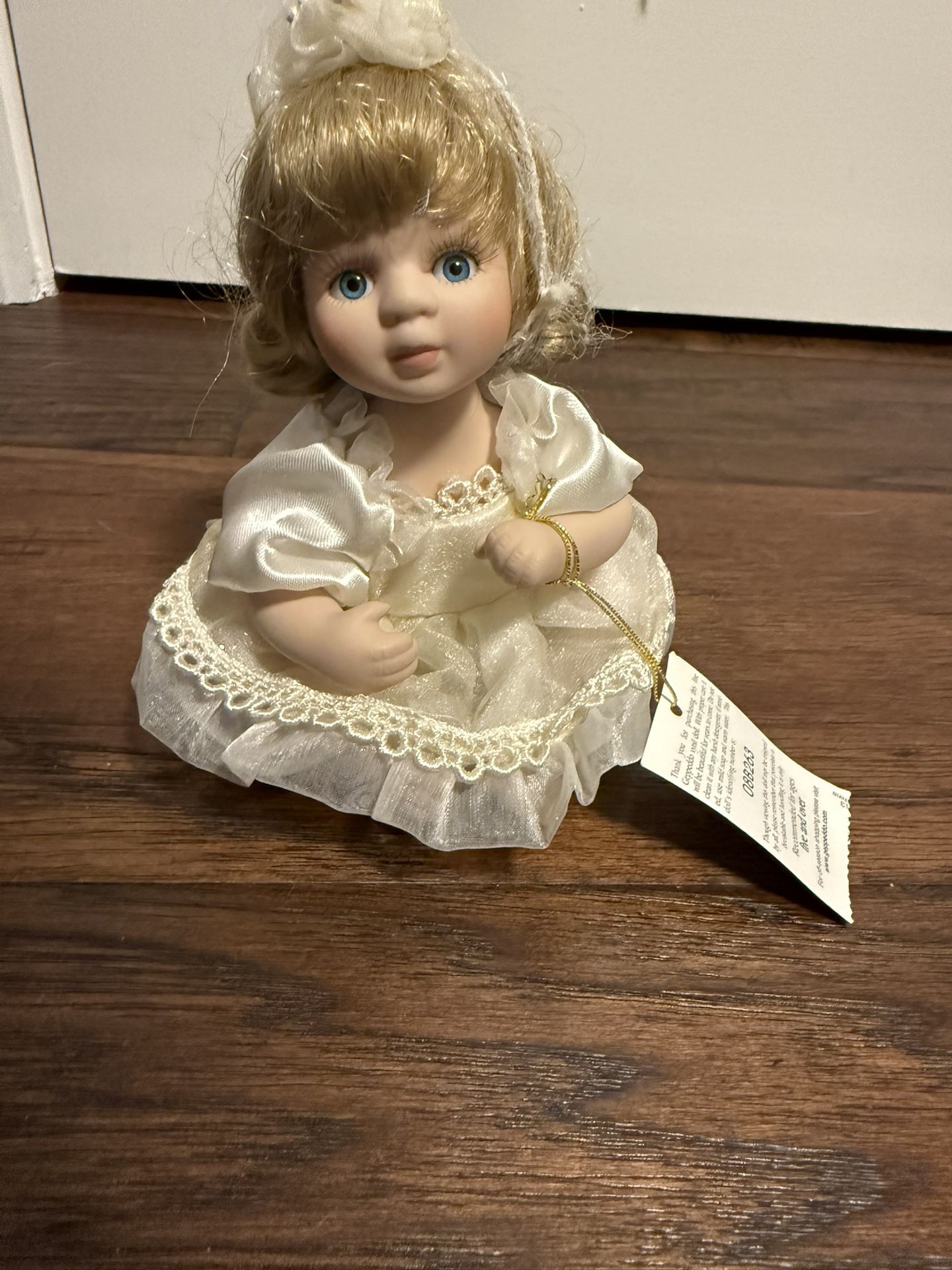 Geppeddo vintage Porcelain Doll