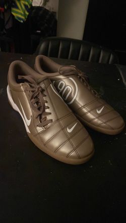 Total 90 Indoor Soccer Shoes
