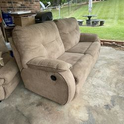 Couch That Reclines On Both Ends In Good Condition 