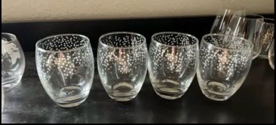 Set of 4 Polka Dot Stemless Wine Glasses