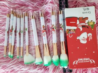 Santa 🎅 makeup brushes 10pcs with box