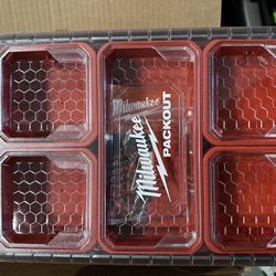Milwaukee PACKOUT 5-Compartment Low-Profile Compact Small Parts Organizer