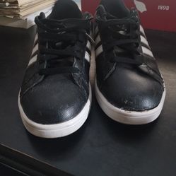 Like New Adidas Mens Black & White Shoes 10.5