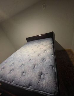 Serta Classic Mattress (Queen)