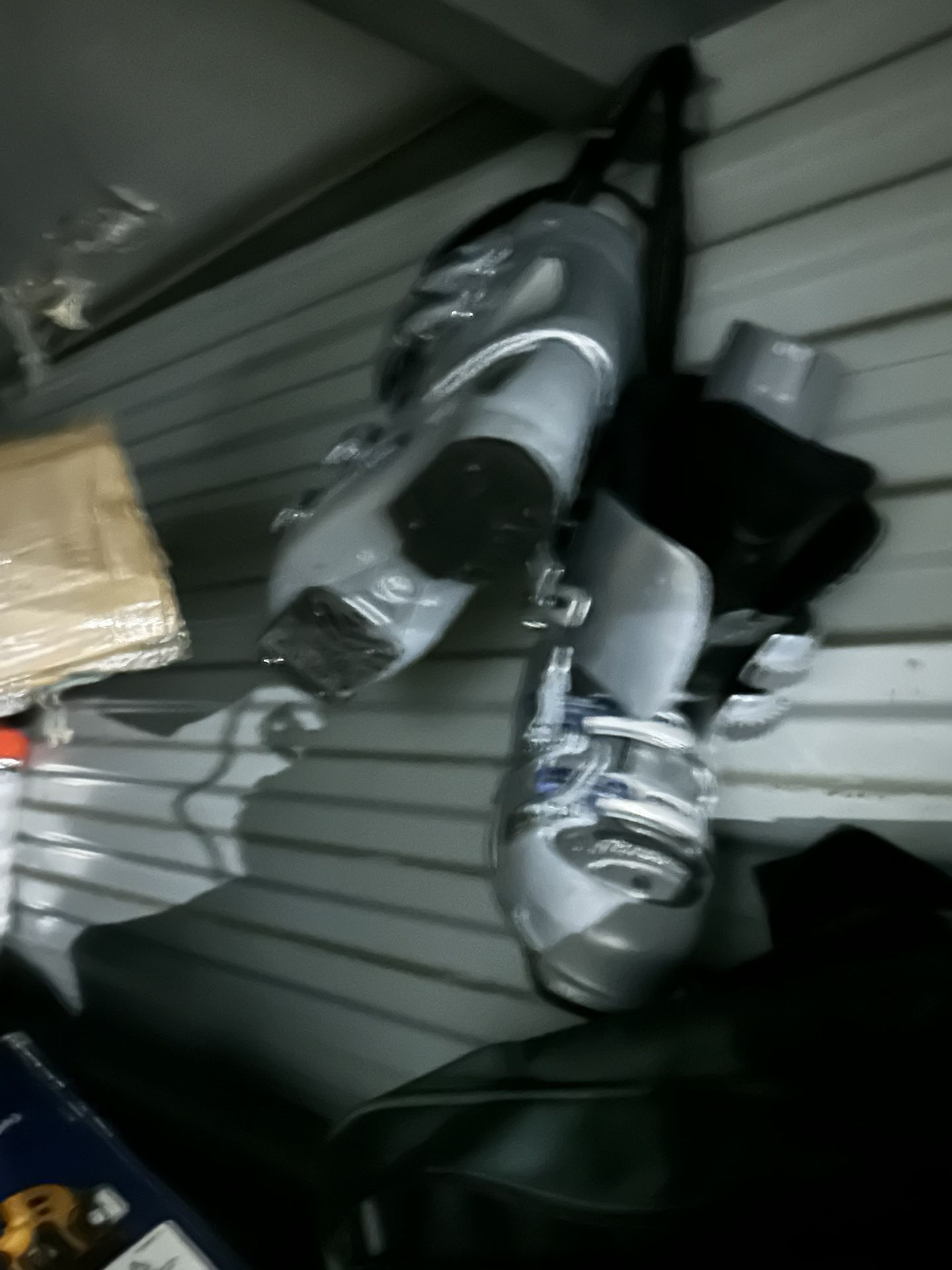 Size 8 Women’s Ski Boots