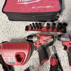 Milwaukee Drill And Impact Set
