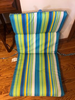 Reversible chair cushion