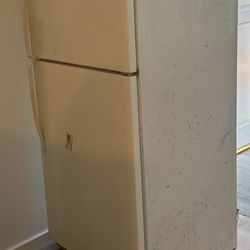 Refrigerator  Fridge $40