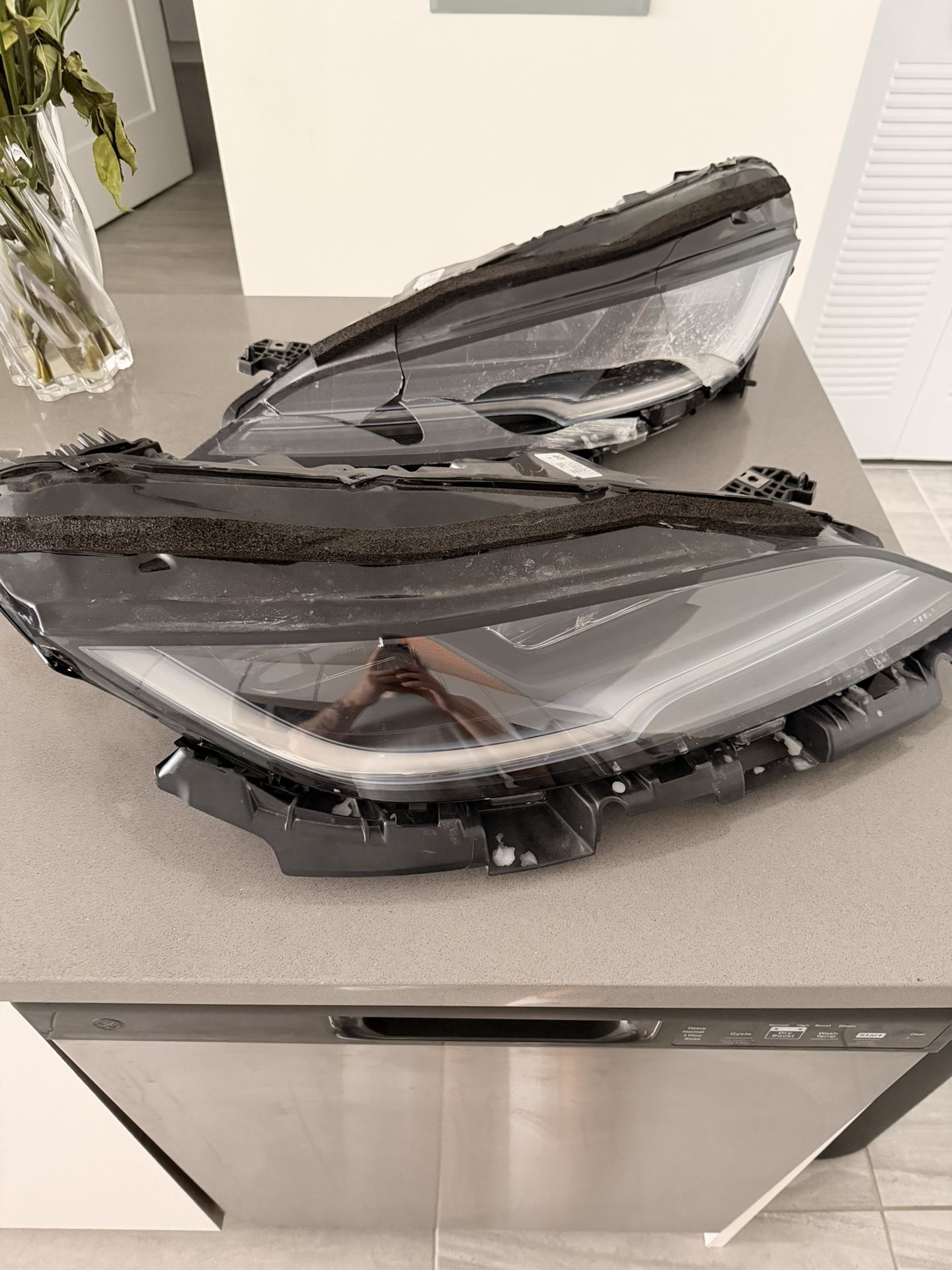 Tesla Model 3 2024 Headlights – OEM (Right used / Left for parts)