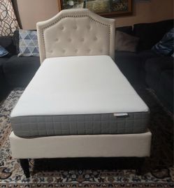 Nice twin bed with good mattress