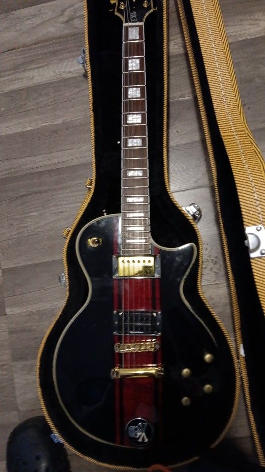Fire Fly Elite Seymour Duncan Invader Bridge Full Set Up Low Action Great Guitar.