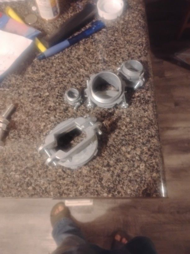 Screw Type EMT Connectors