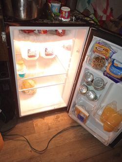 Magic Chef Mini Fridge $ 30