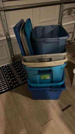 Plastic Storage Totes with Lids – Set of 4