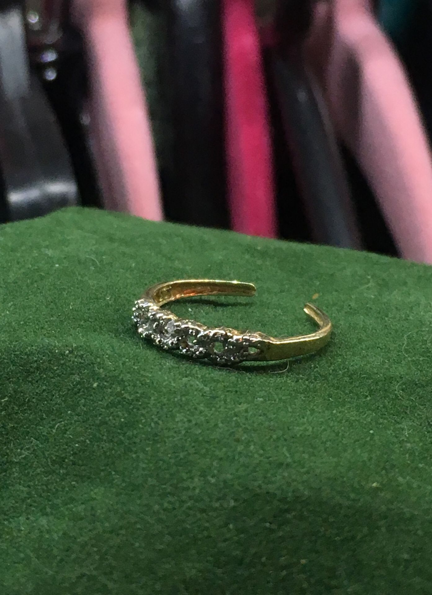 Gold & diamond toe ring