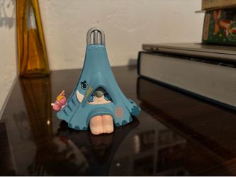 Pop mart figurine