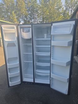 GE REFRIGERATOR running great 36"wide