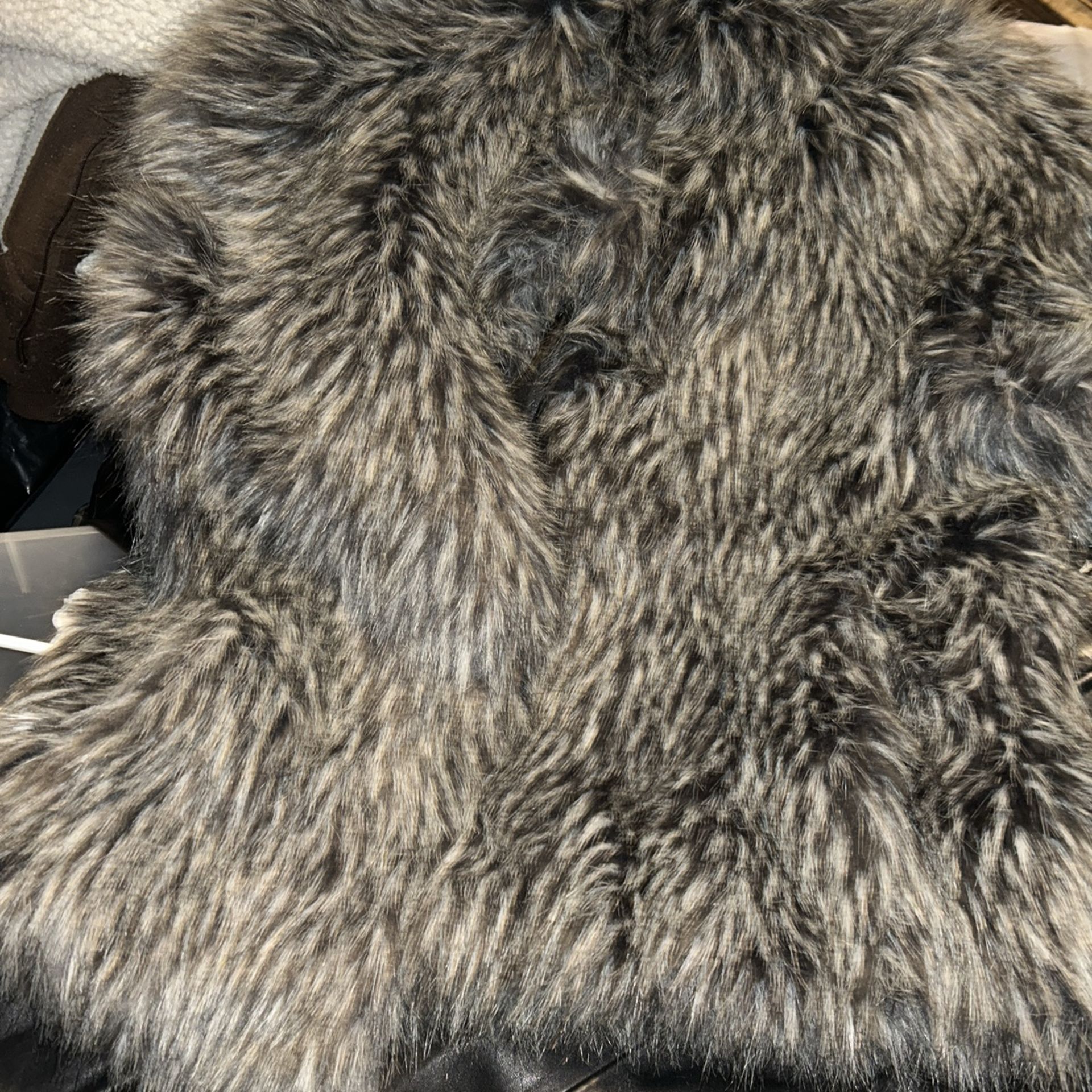 Faux Fur sleeveless vest with pockets