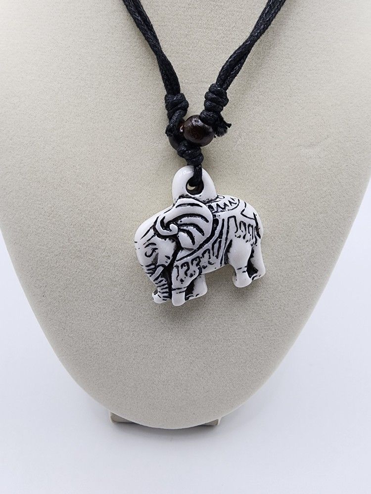 Men And Women Necklace Vintage White Fashion Elephant Reisn Pendant adjustable