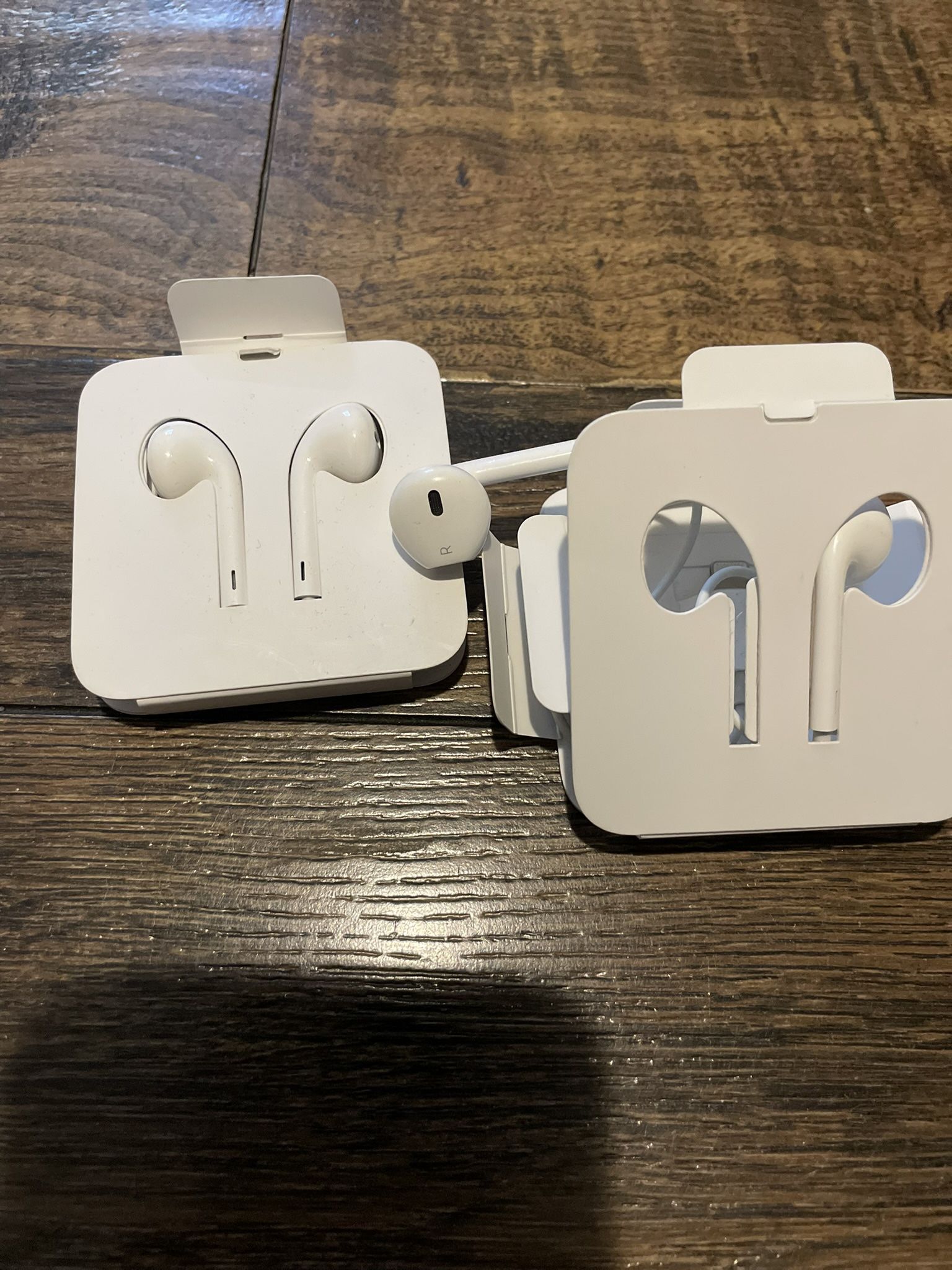 AudÃfonos Apple. Apple Earbuds