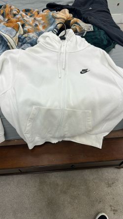 Nike sweater  PRICE IS NOT 0$ Shoot Me An Offer