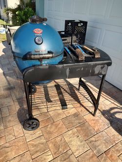 Char-Griller Akorn Smoker with Accessories