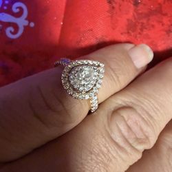 14 Karat Gold Ring, Diamonds Pair Shaped