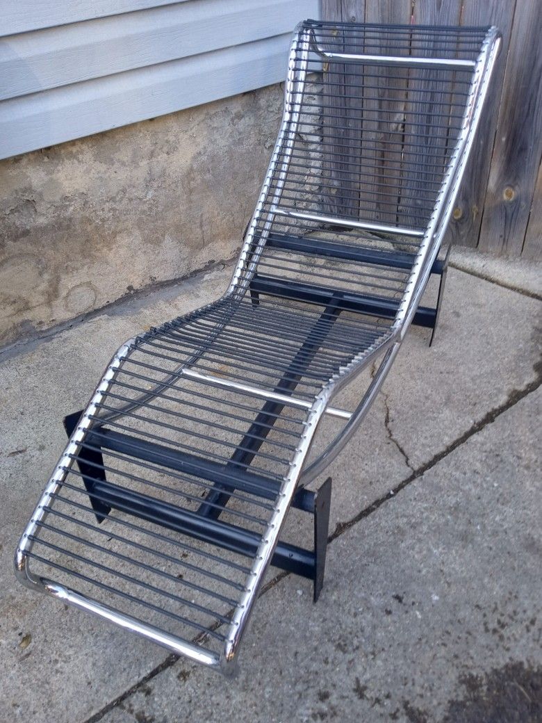 Metal Chrome Italian Mid-Century Chaise Lounge Chair (Made In Italy)
