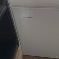 New. 9. Cubic Feet Freezer 