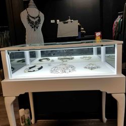 Boutique Jewelry Showcase