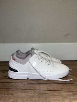 On Cloud Running The Roger Advantage Women’s Size 9 White Navy Cloudtec Sneaker