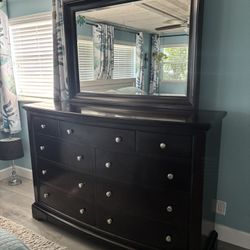 Dresser Set With Two Night Stands