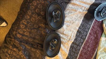 Skar door speakers and bass amplifier