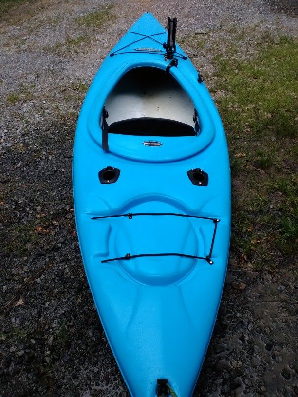 Pelican ramx phantom 10ft kayak w/paddle