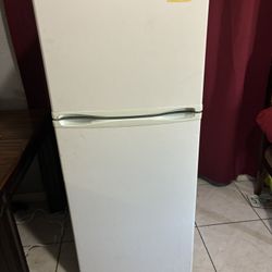 Compact Refrigerator 