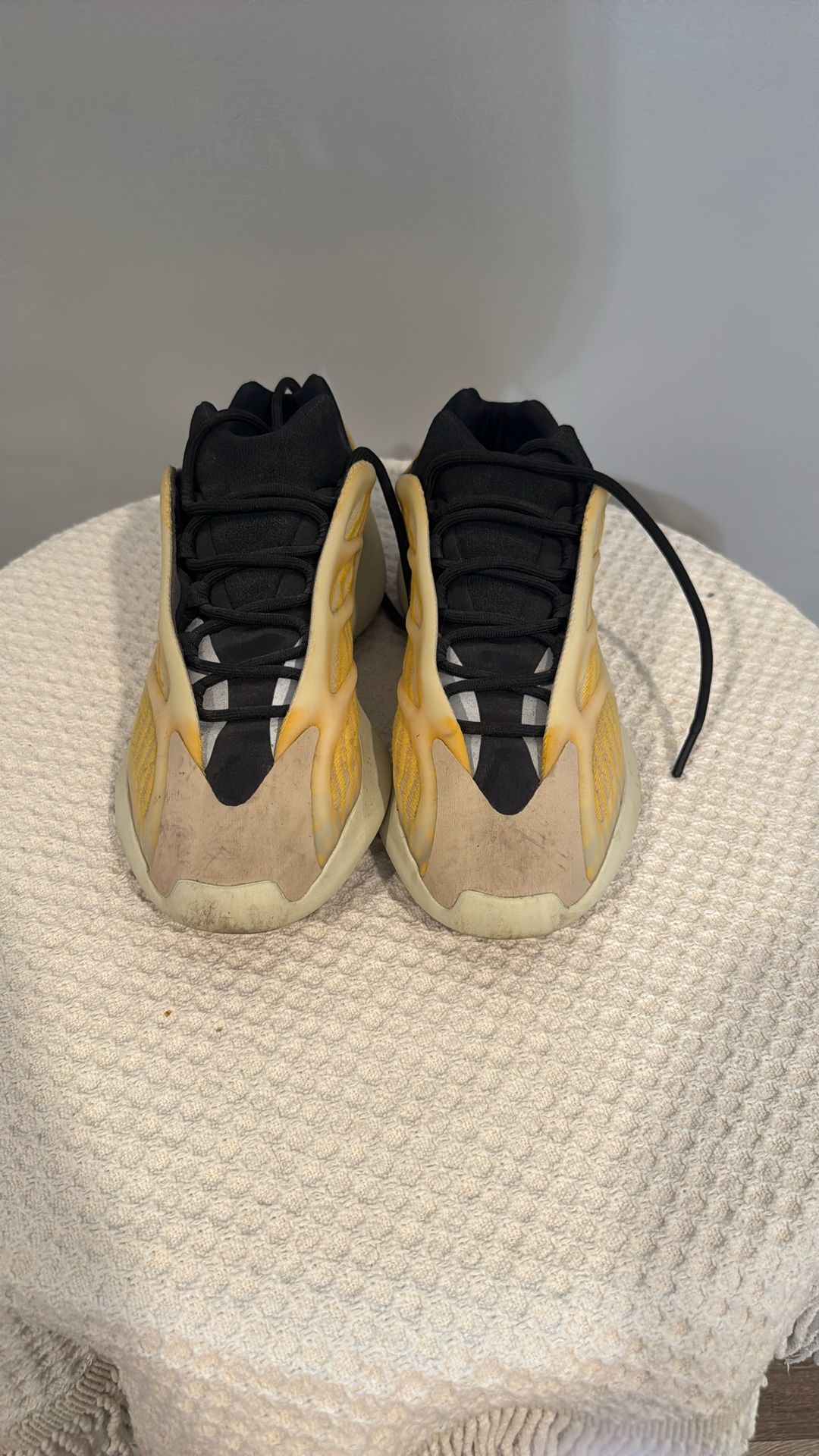 Yeezy 700 V3 “Mono Safflower” Men’s Size 9 USED