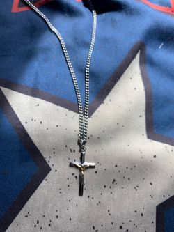 Sterling silver necklace with pendant ￼