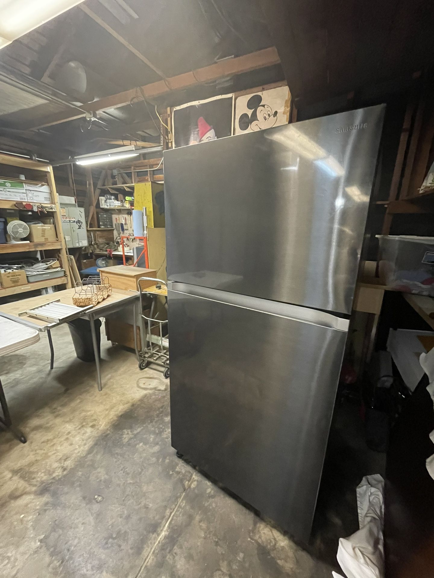 Samsung 21 cu ft top freezer refrigerator with flexzone black